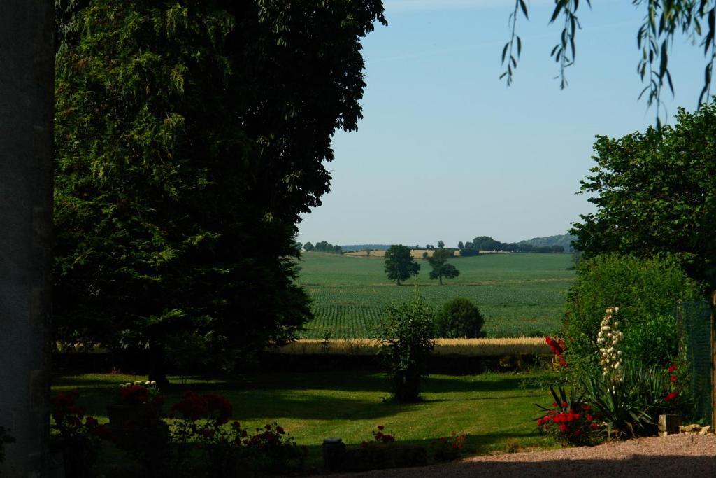 Chambres d'Hôtes - Domaine Des Perrières Crux-la-Ville Exterior foto